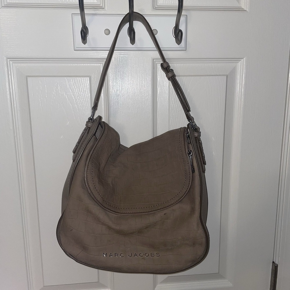 Marc Jacobs Hobo Shoulder Bag Greige Tan Purse Crocodile Embossed Leather